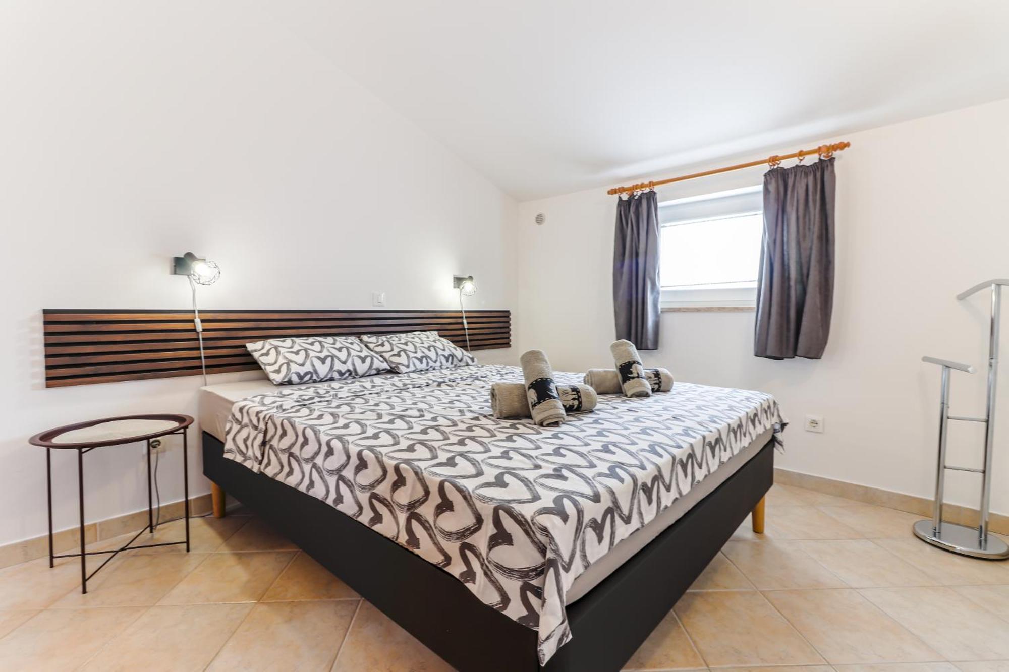 Sunshine With Balcony And Sea View Apartman Funtana